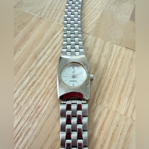 Retro fossil ladies silver tone watch NEW BATTERY main image 9